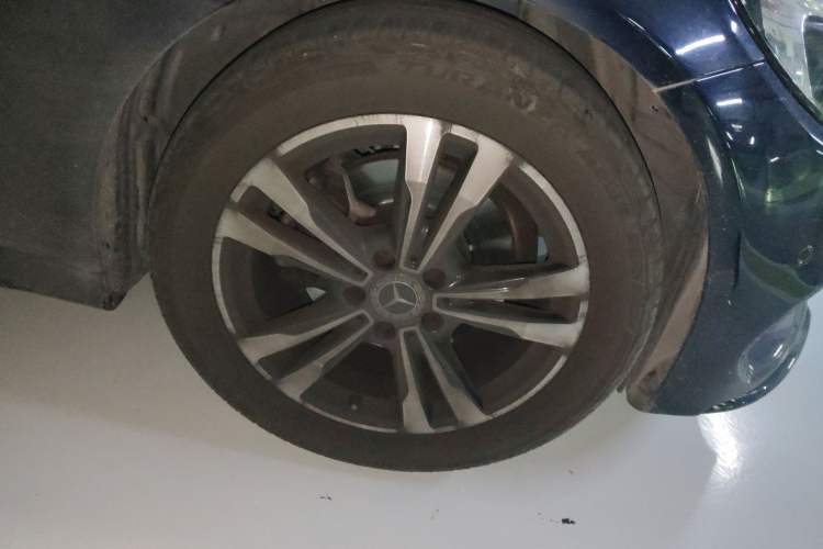 Used Mercedes-Benz C-Class 2017 Restyled C 200 Sport Edition Right Front Wheel Hub