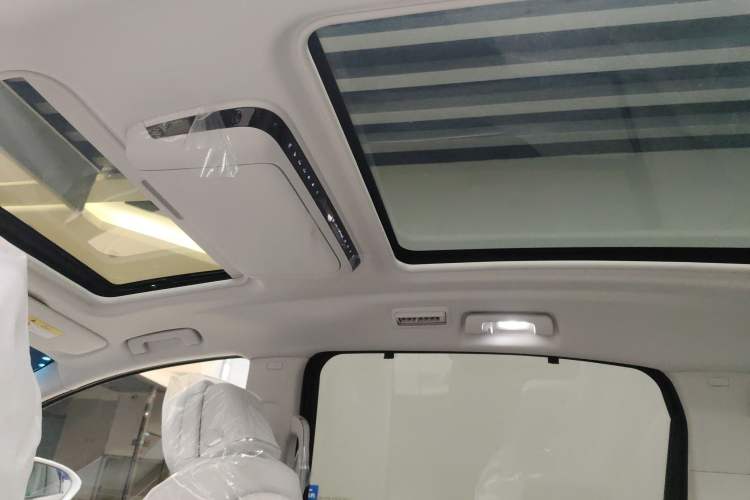 Used Buick GL8 New Energy 2024 Lu Zun Deluxe Edition 7-Seater
