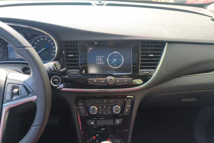 Used Buick Encore 2018 18T Automatic Two-Wheel Drive Urban Elite Model
