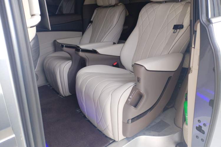 Used Denza D9 2022 DM-i 970 Four-Wheel Drive Flagship Model