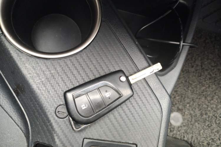 Used Toyota RAV4 2015 2.0L CVT Two-Wheel Drive Fashion Edition
