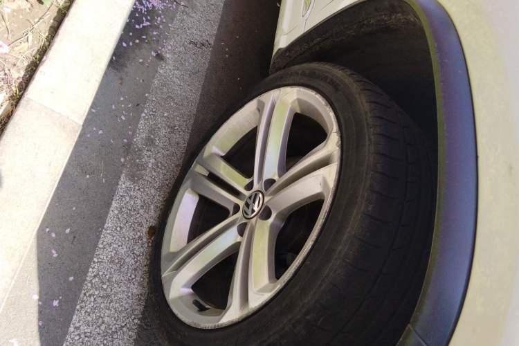 Used Volkswagen Tiguan 2012 2.0 TSI Comfort Edition Right Front Wheel Hub