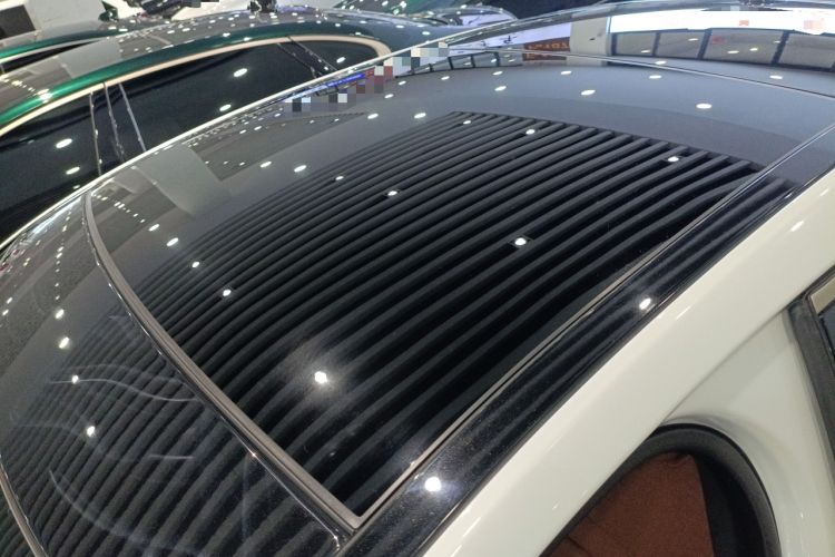 Used Jaguar XFL 2024 2.0T P300 Four-Wheel Drive Flagship Sport Gold Edition
