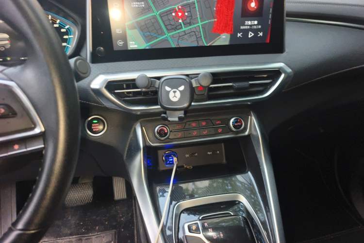 Used SAIC MAXUS EUNIQ 5 2020 1.3T PLUG-IN Luxury Edition Audio And AC Panel