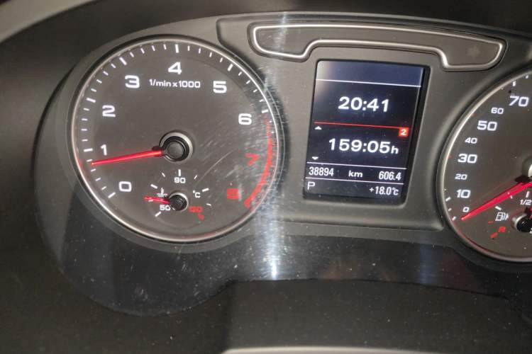 Used Audi Q3 2015 35 TFSI quattro Technology Edition Odometer Close Up