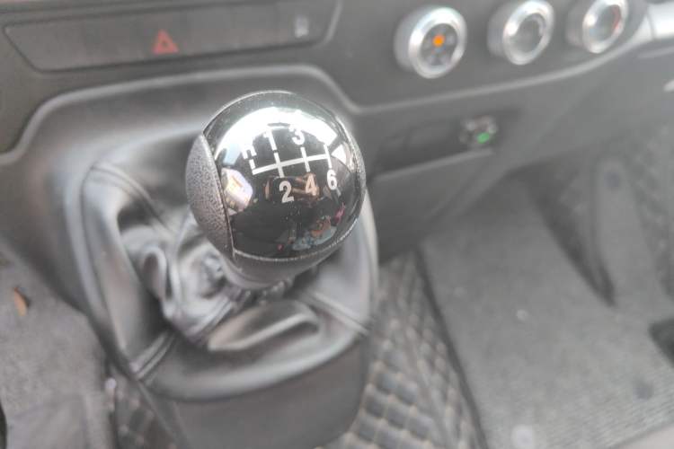 Used JMC Fushun 2023 2.0T Manual Short-Wheelbase Mid-Height Commercial Multi-Purpose 5-Seater Passenger Vehicle