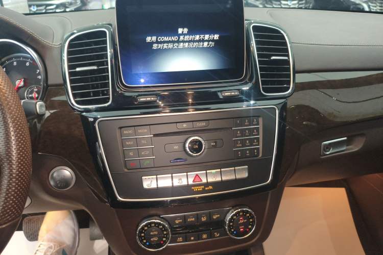 Used Mercedes-Benz GLS 2018 Refreshed GLS 400 4MATIC Dynamic Edition Audio And AC Panel