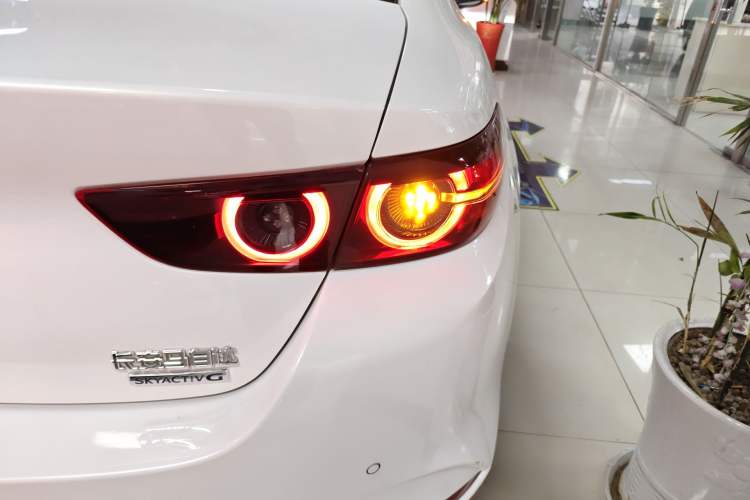 Used Mazda 3 Axela 2021 2.0L Automatic Zhiyao Edition Right Rear Taillight