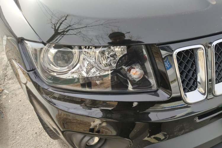 Used Jeep Compass 2014 2.0L two-wheel drive sport version Right Front Headlight