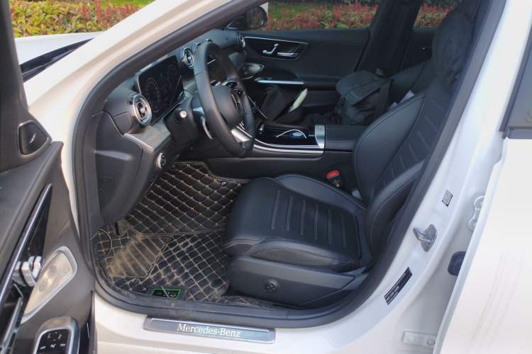 Used Mercedes-Benz C-Class 2024 Facelifted C-Class 260 L Night Edition Sports Version Left Front Seat