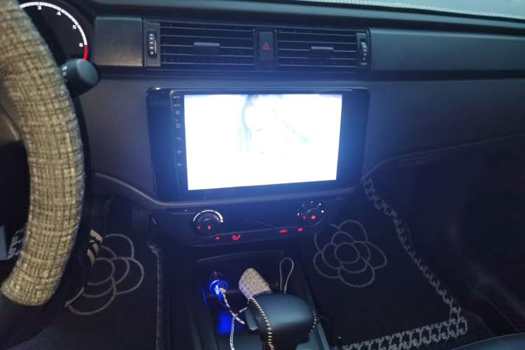 Used Qoros 3 2018 Sedan 1.6L Automatic Leading Model Audio And AC Panel