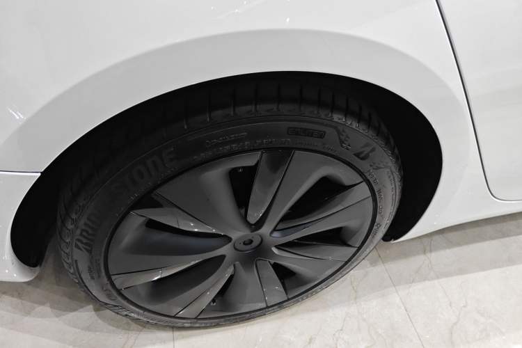 Used Tesla Model 3 2025 Long-Range All-Wheel-Drive Version Right Rear Wheel Hub