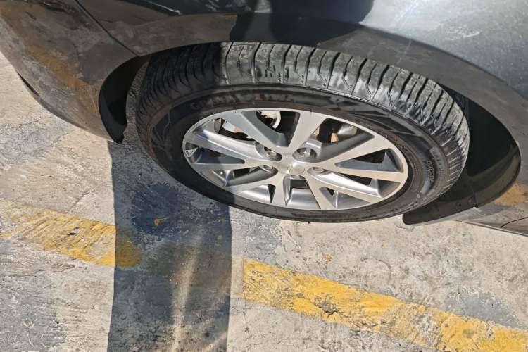 Used Chevrolet Malibu 2016 2.0L Automatic Luxury Edition Exterior 4