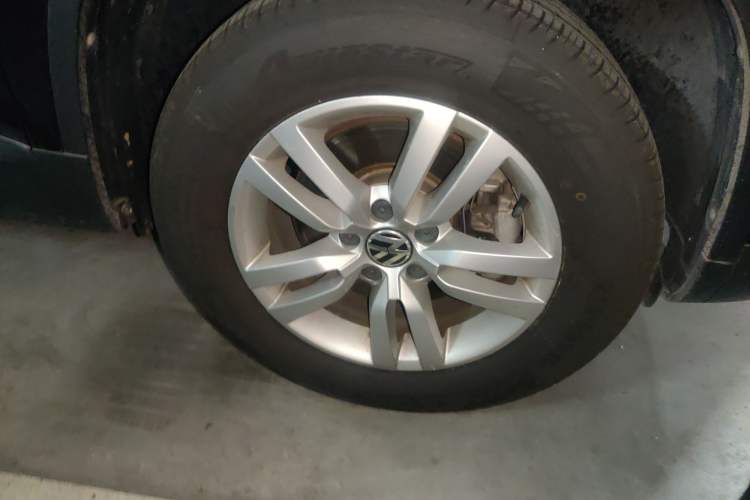 Used Volkswagen Tiguan 2015 1.8TSI Automatic Two-Wheel Drive Trend Edition Right Front Wheel Hub