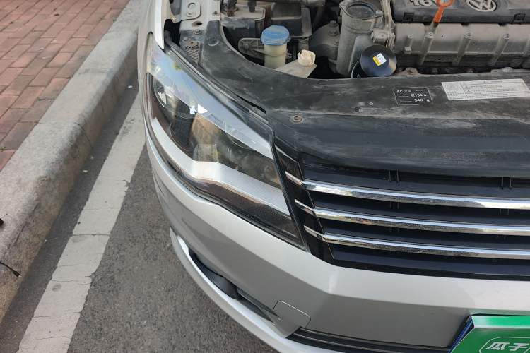 Used Volkswagen Bora 2015 Zhuihui Edition 1.6L Manual Comfort Model Right Front Headlight