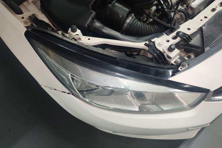 Used Chevrolet Cruze 2015 1.4T DCG Luxury Edition Right Front Headlight