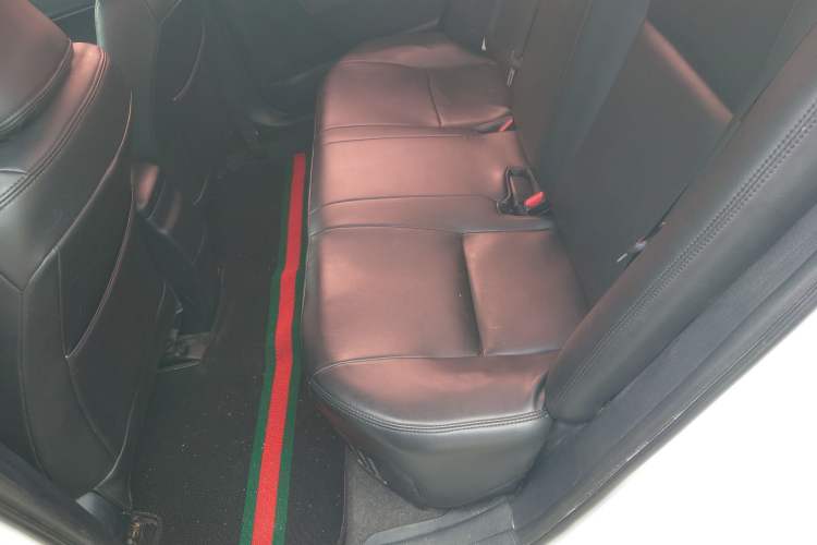 Used Toyota Levin 2016 Dual-Engine 1.8H GS E-CVT Elite Model with Sunroof Left Rear Seat