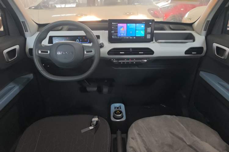 Used Geely Galaxy Panda 2024 Panda Mini 200km Endurance Bear Center Console