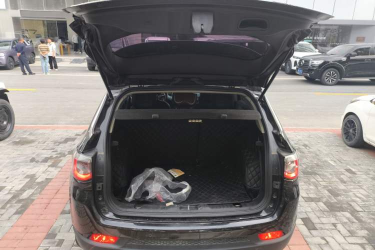 Used Jeep Compass 2017 200T Automatic Family Edition Trunk