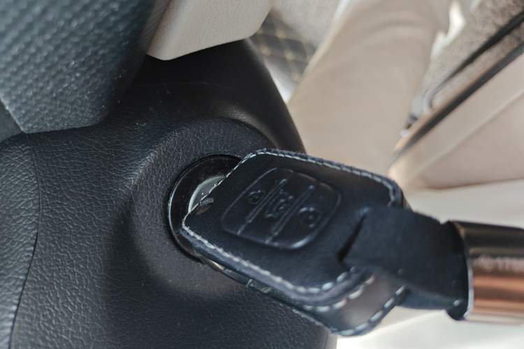 Used Hyundai Verna (older generation) 2016 1.4L Manual Smart GLS Trim Vehicle Key