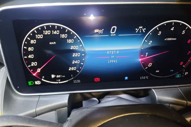 Used Mercedes-Benz GLC 2024 GLC 260 L 4MATIC Luxury Model 5 Seats Odometer Close Up