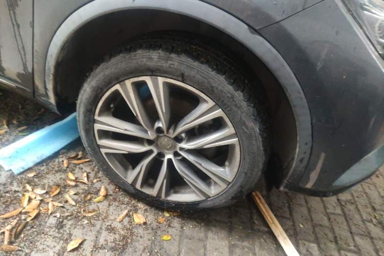 Used BYD Tang 2019 2.0T Automatic SmartConnect Prestige 7-Seater China VI Standard Right Front Wheel Hub