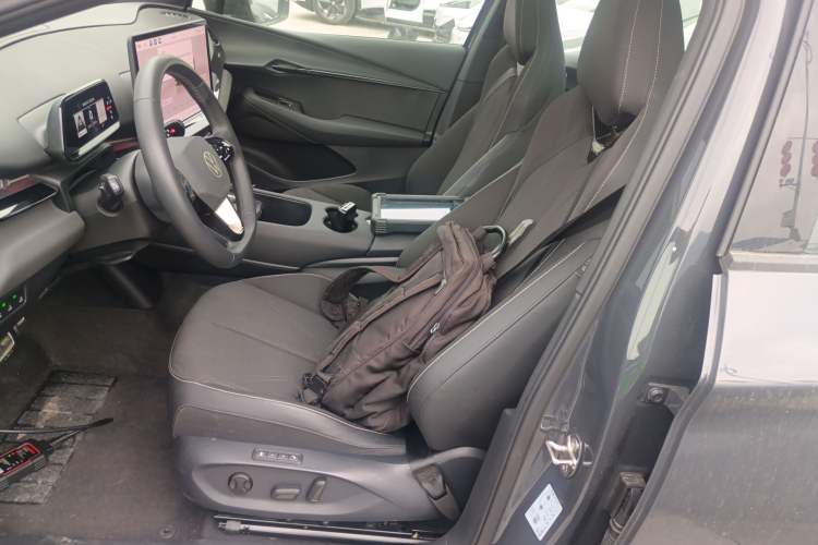 Used Volkswagen ID.UNYX 2024 Pro Long-Range Version Left Front Seat