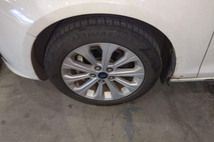 Used Ford Escort 2015 1.5L Automatic Fashion Model Left Front Wheel Hub