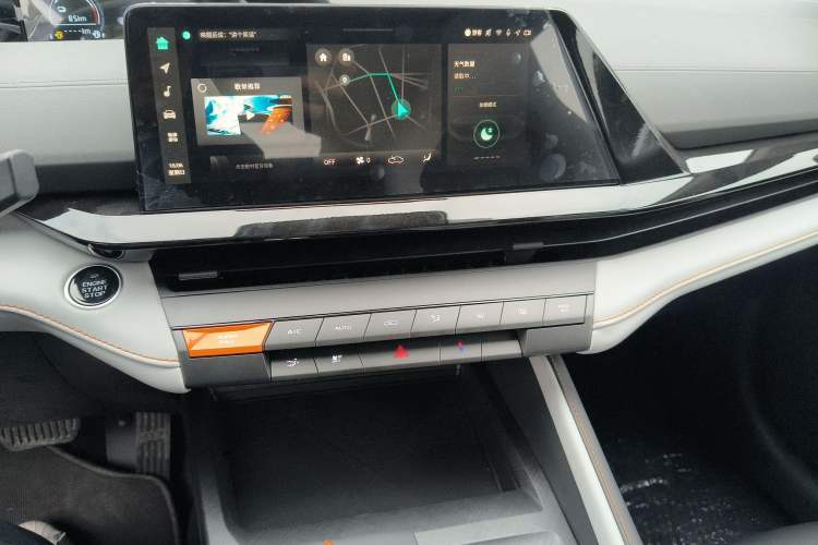 Used Changan UNI-V iDD 2024 Blue Whale Smart Electric iDD 136km ZhiKu Model