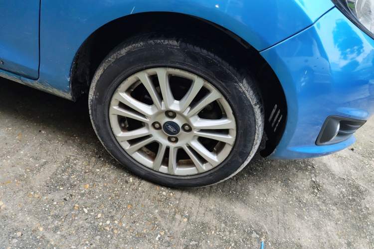 Used Ford Fiesta 2013 Hatchback 1.5L Automatic Fashion Edition Right Front Wheel Hub
