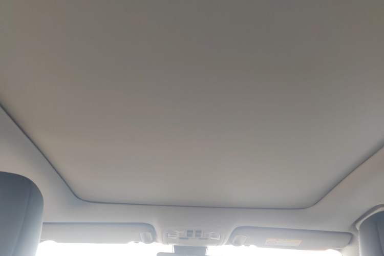 Used Toyota Highlander 2018 2.0T Two-Wheel Drive Luxury Edition 7 Seats China VI Standard Headliner