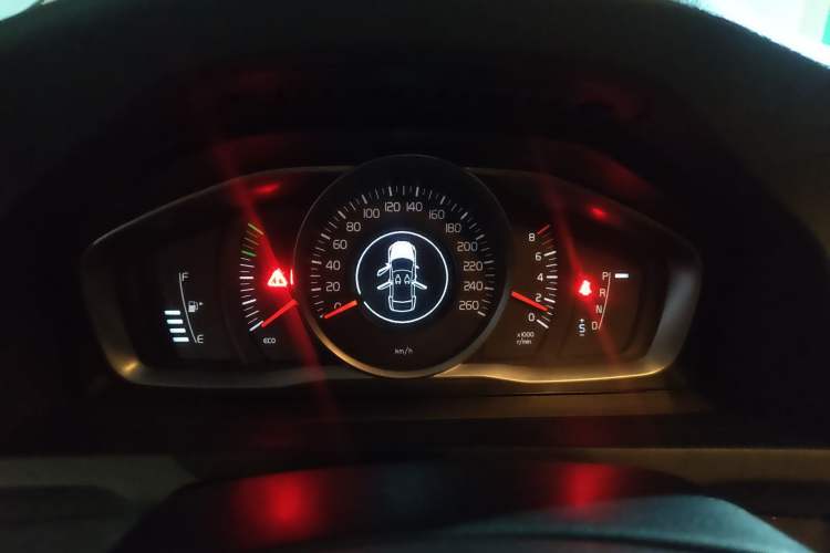 Used Volvo S60 2014 S60L 2.0T Zhiyuan Edition Instrument Cluster