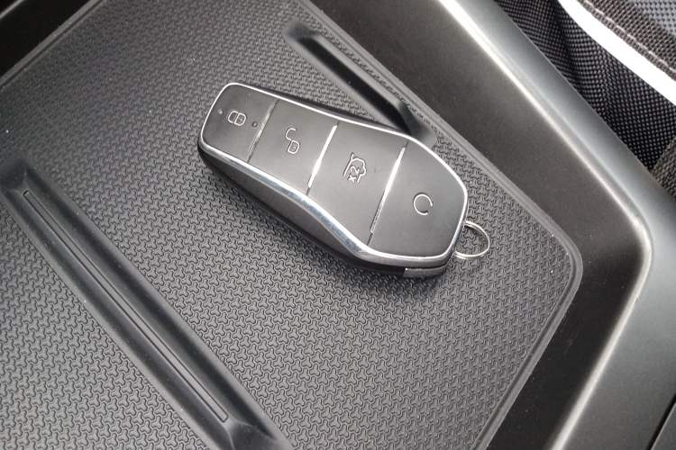 Used BYD Qin PLUS 2025 DM-i Smart Drive 55KM Leading Model Vehicle Key