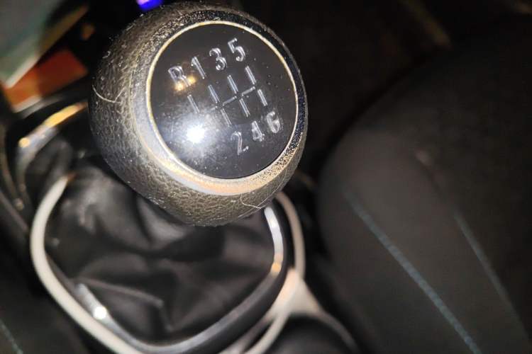 Used Chevrolet Trax 2014 1.4T Manual Two-Wheel Drive Comfort Model Gear Lever