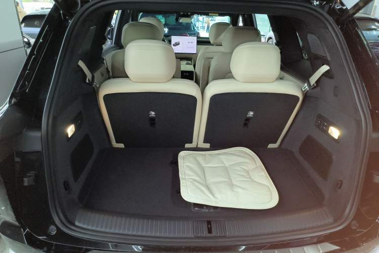 Used ONVO Luxeed L90 2025 Model—Max Six-Seater Version
