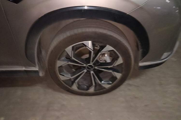 Used Roewe RX5 New Energy 2023 eRX5 Super Hybrid Prestige Edition Right Front Wheel Hub