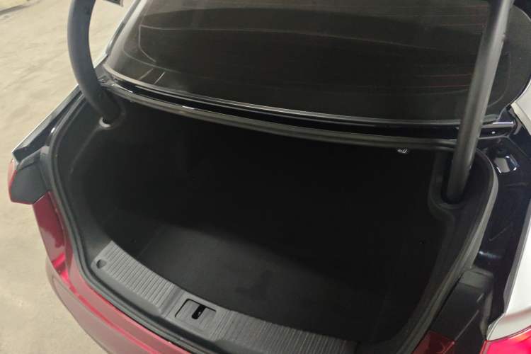 Used Hongqi H5 2024 1.5T DCT Smart Connect Flagship Edition Trunk