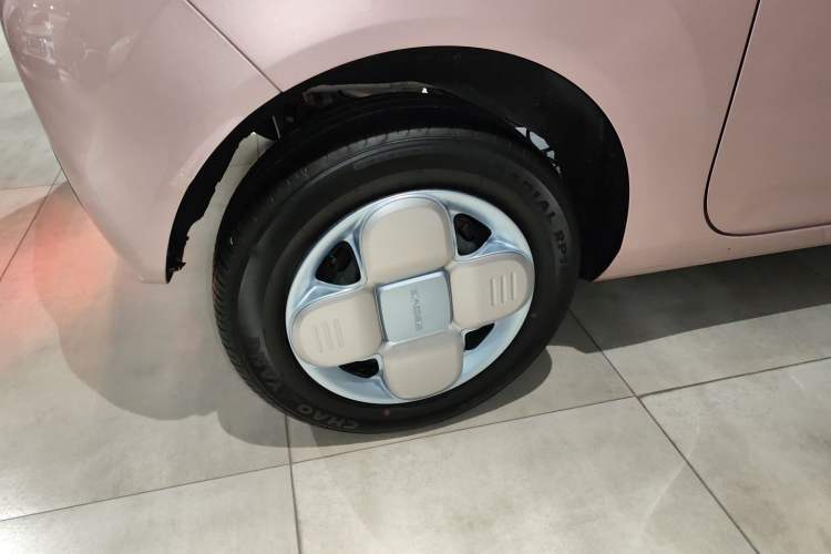 Used Geely Auto Panda 2023 Panda Mini 200km Endurance Bear Right Rear Wheel Hub