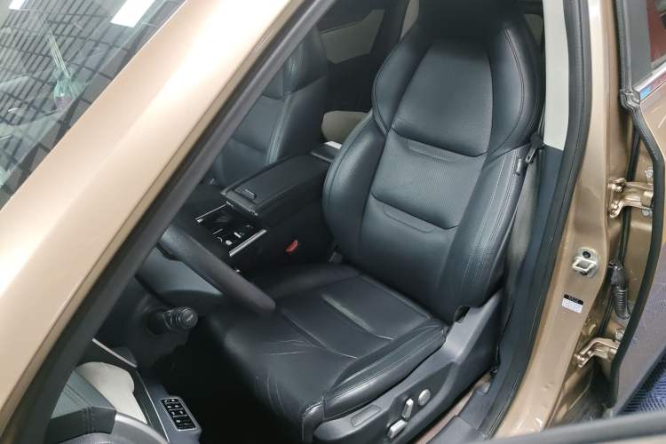 Used WM Motor EX5 2018 EX5 500 Extra Innovation Edition Left Front Seat