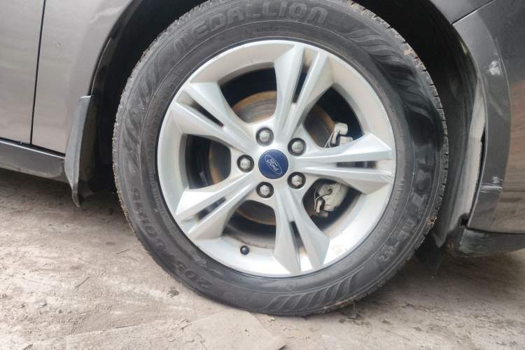 Used Ford Focus 2012 Sedan 1.6L Automatic Fashion Edition