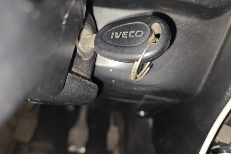 Used Iveco Power Daily 2017 2.5T Classic A32 Mid-Roof 6-7 Seater Bus 47Z5
