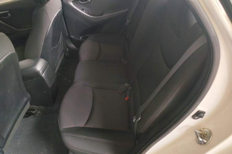 Used Hyundai Elantra (5th Generation / Langdong) 2016 1.6L Automatic Smart Version
