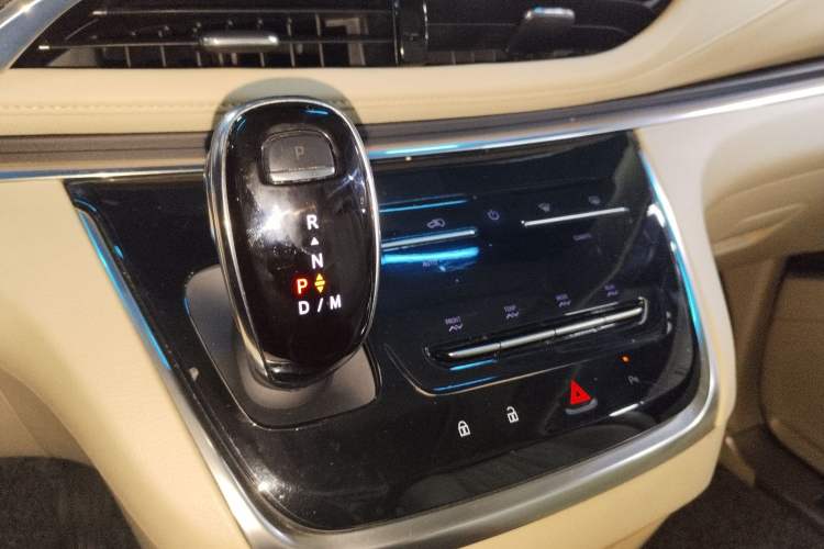 Used Buick GL8 2023 Facelifted Land Cruiser Executive Luxury Version