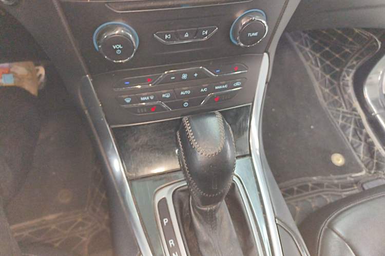 Used Ford Edge 2018 EcoBoost 245 Two-Wheel-Drive Titanium 7-Seater China V Standard
