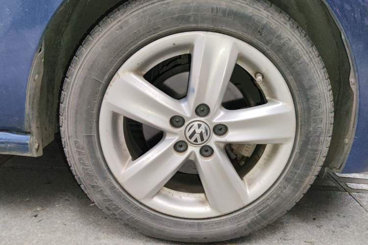 Used Volkswagen Polo 2011 1.6L Automatic ZhiShang Version Right Front Wheel Hub