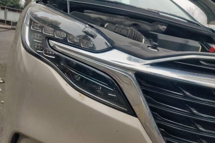 Used Buick GL8 2022 ES Landtrek 653T Luxury Edition Right Front Headlight