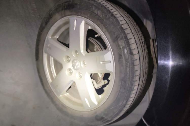 Used Dodge Journey 2009 2.7 Right Front Wheel Hub