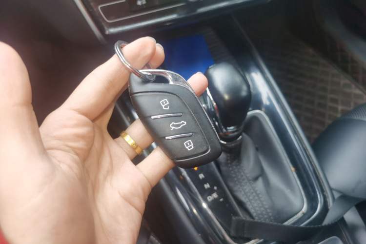 Used Roewe i5 2020 1.5L Automatic 4G Connect Luxury Flagship Edition Vehicle Key