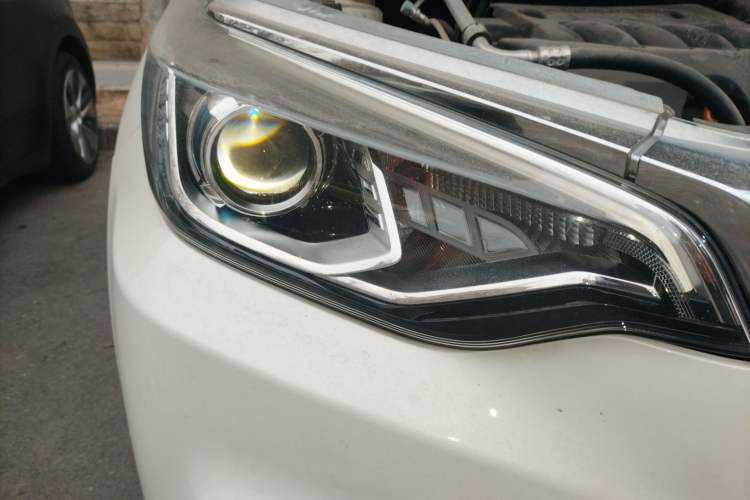 Used Venucia T70 2018 2.0L CVT Smart Enjoyment Version Right Front Headlight