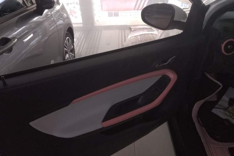 Used Chery New Energy Little Ant 2022 Sweet Pink Edition Half-Sugar Version Lithium Iron Phosphate 29.2 kWh 30 kW 301 km Left Rear Door Interior